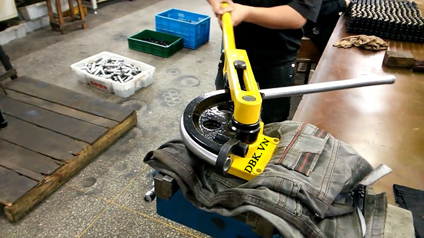 Máy uốn ống có bao nhiêu loại? 1